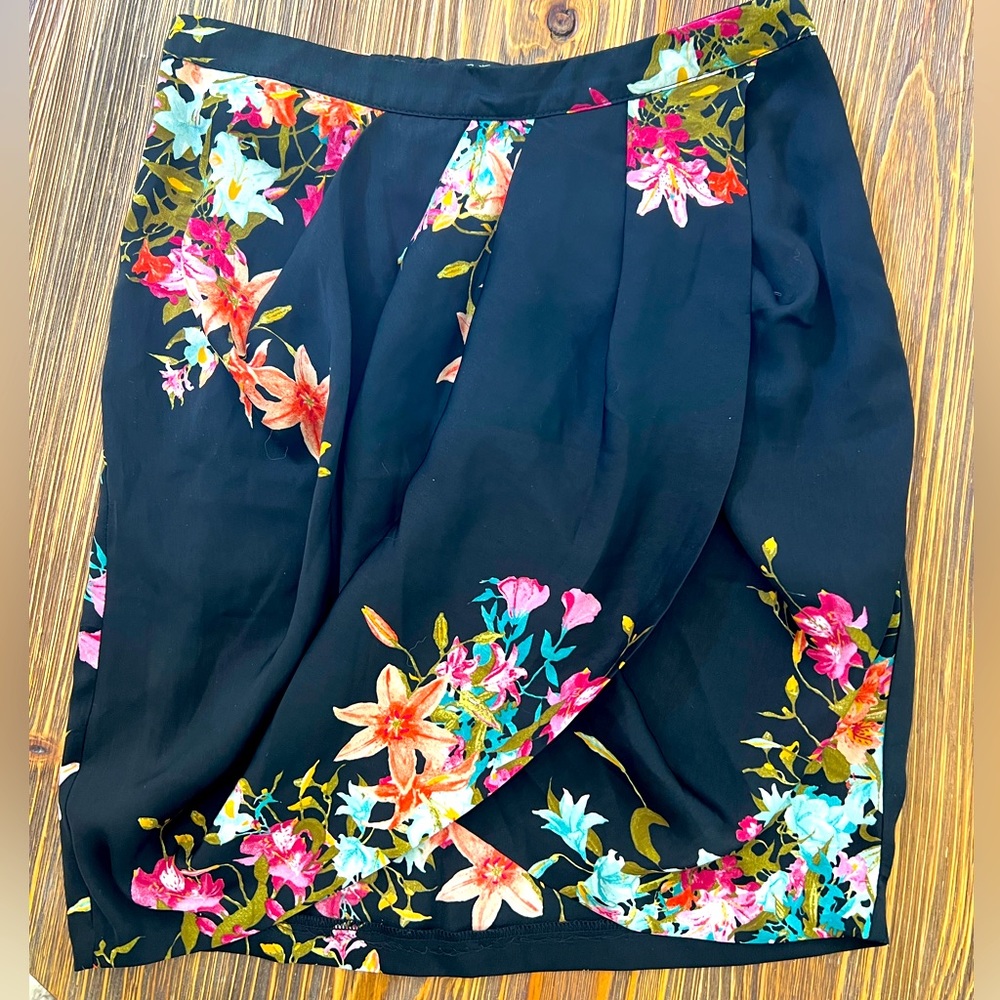 Zara size small pleated tulip tropical print skirt.
